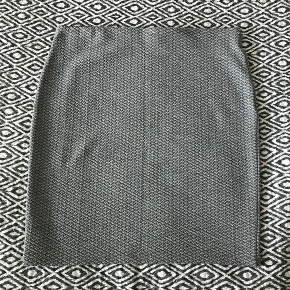 ANN TAYLOR LOFT textured diamond gray tight skirt - Picture 2 of 3